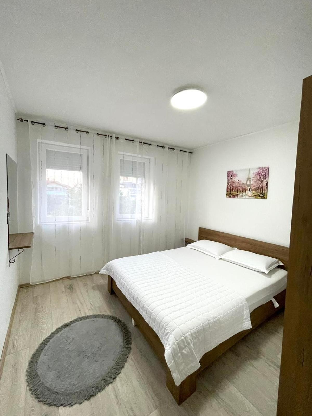 Nessi Apartment Pristina Eksteriør bilde