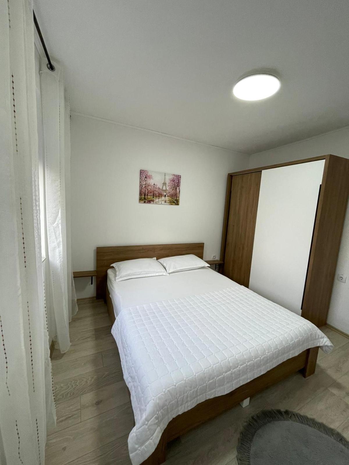 Nessi Apartment Pristina Eksteriør bilde